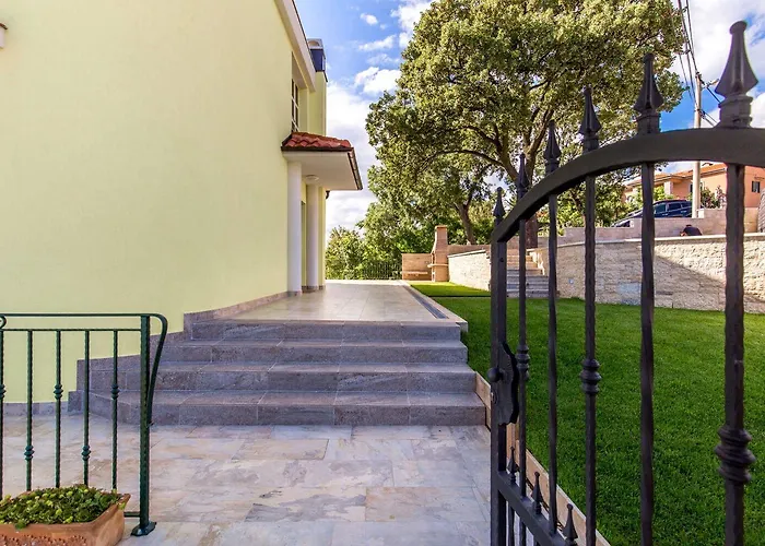 Apartments Kostrena Διαμέρισμα *